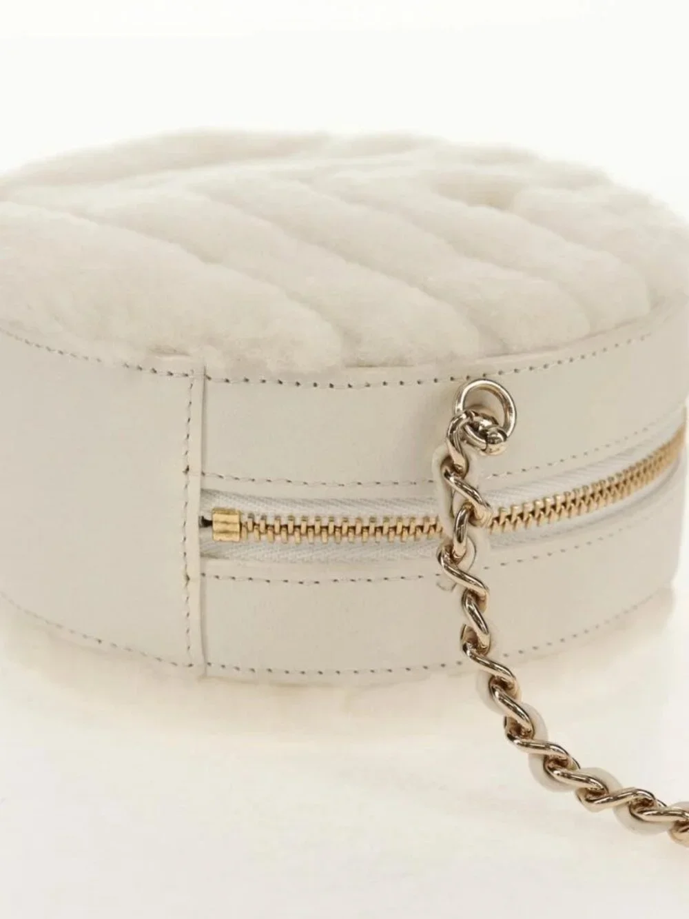 CHANEL V Stitch Chain Shoulder Bag Mouton White Gold CC Auth 148461AM